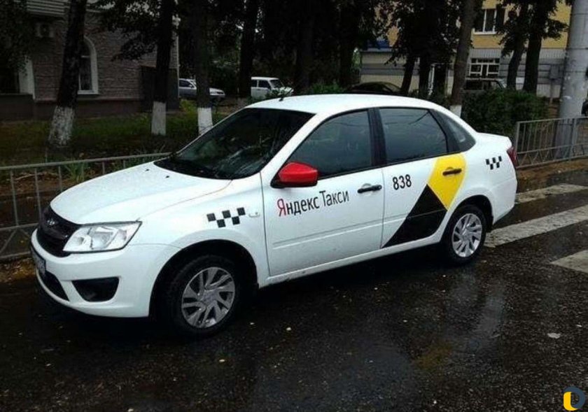 Lada Granta машина