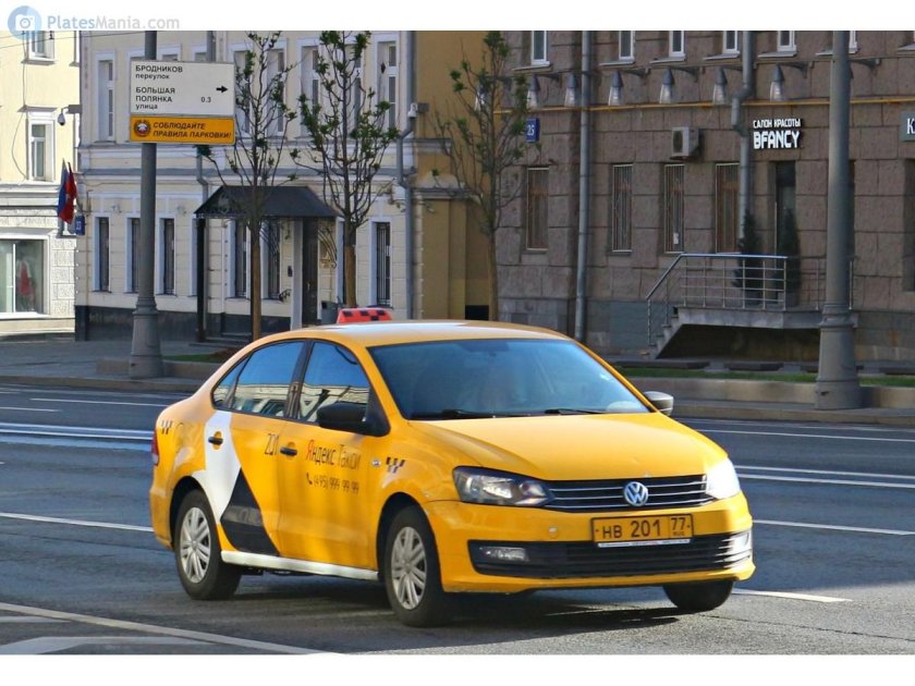 Фольксваген Джетта желтая