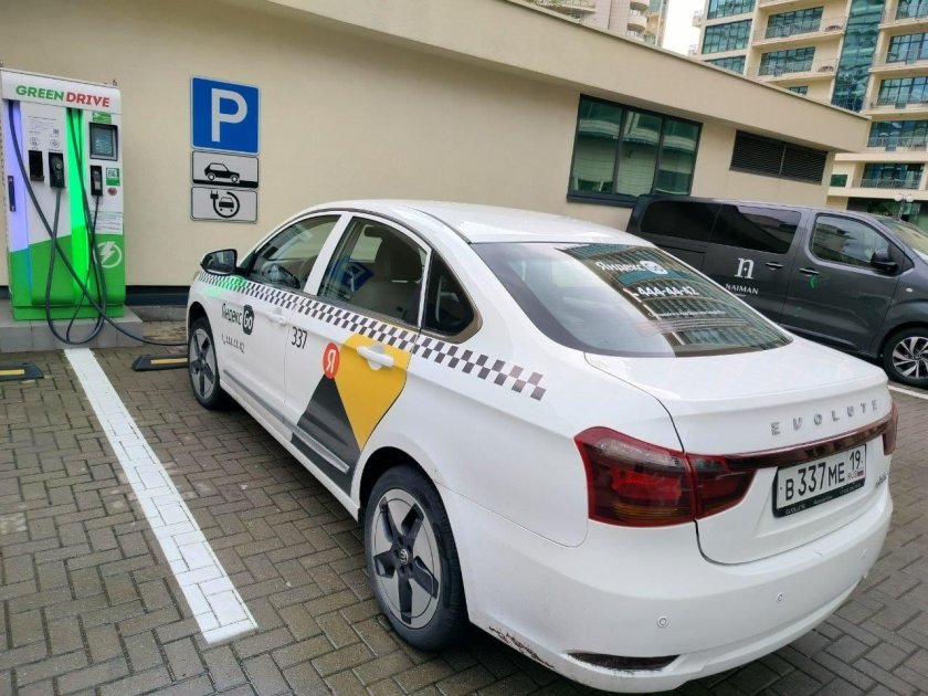 Такси электромобиль в Таджикистане