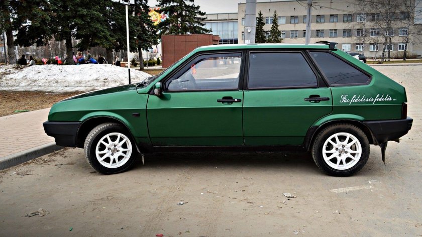 ВАЗ 2109 зеленая