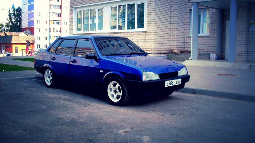 ВАЗ 21099 темно синяя