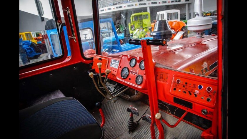 ДТ-75 кабина