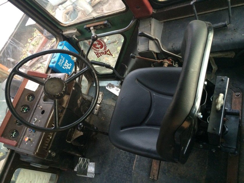 Трактор МТЗ 80 салон