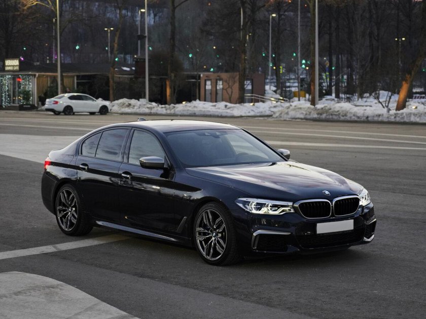 BMW 550i 2017 черная