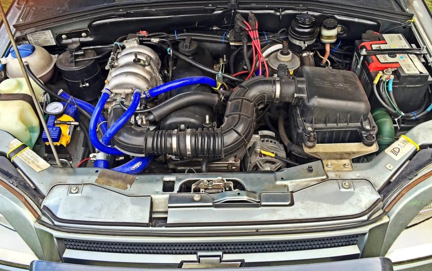 Воздушный патрубок Нива Шевроле