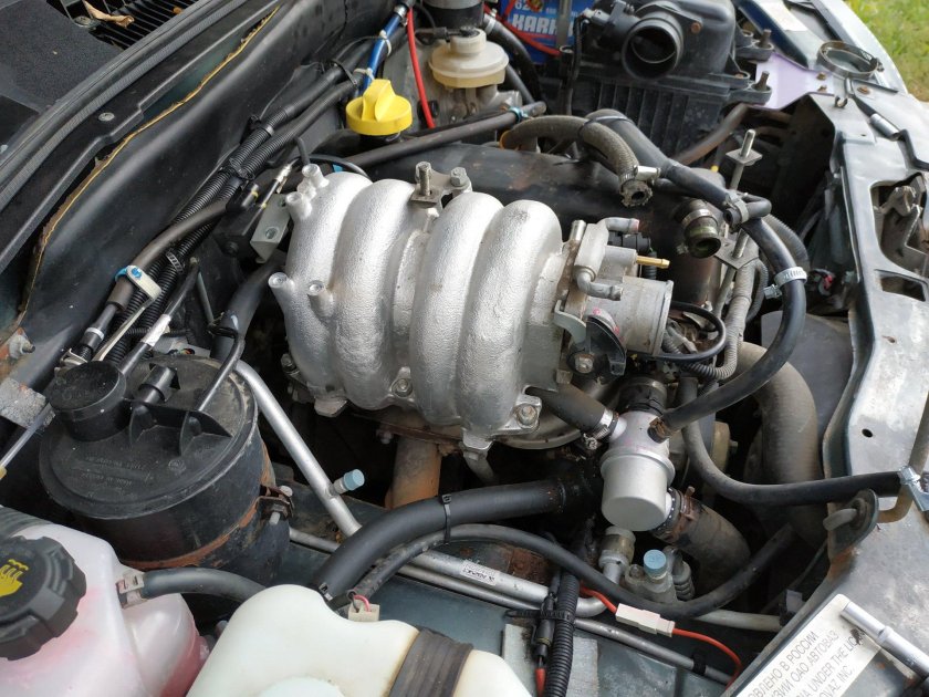 Шланг дроссельной заслонки Нива 21214 инжектор