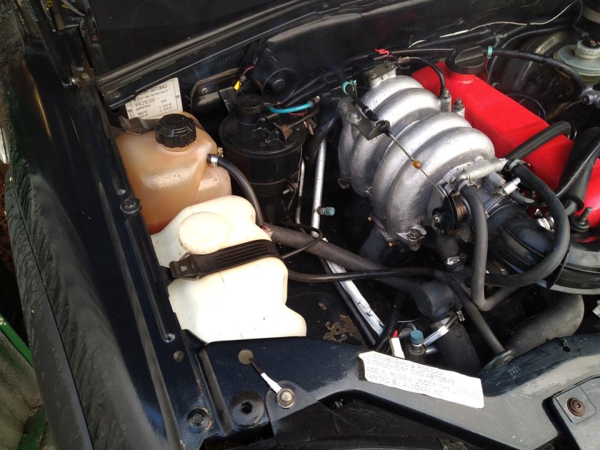 Подкапотка Нива 21214