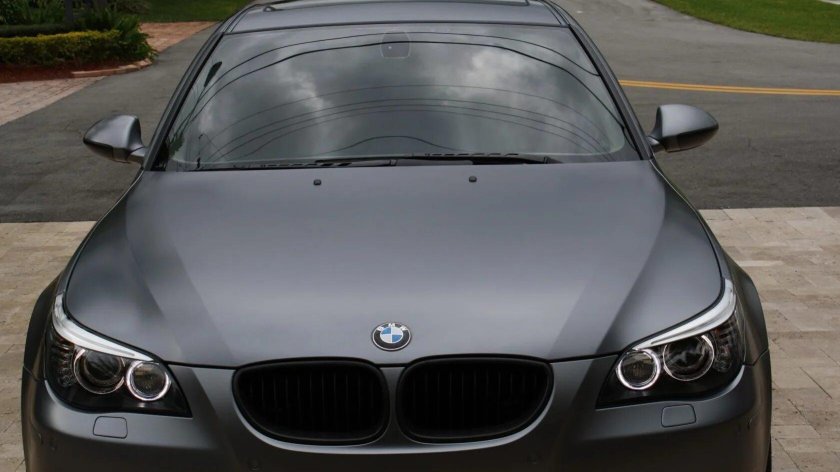 БМВ е60 серый матовый