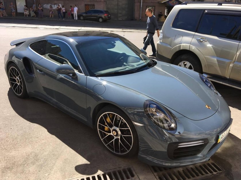 Порше 911 серый