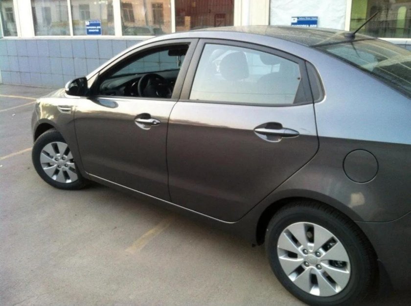 Kia Rio цвет мокрый асфальт