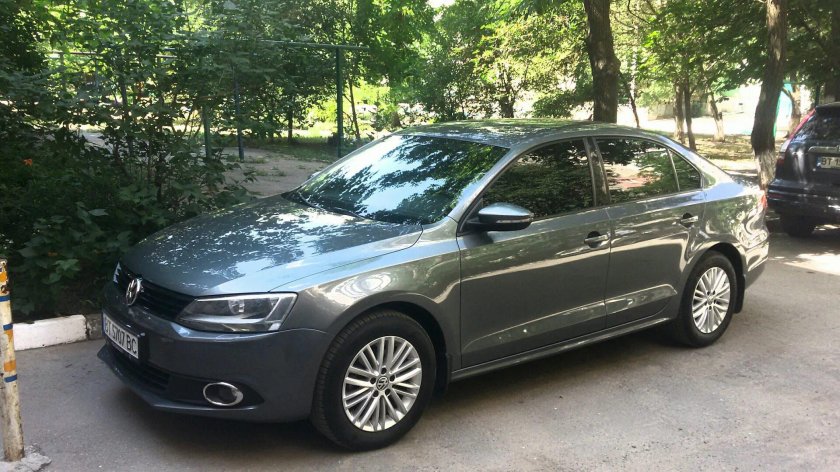 Фольксваген Джетта темно серый