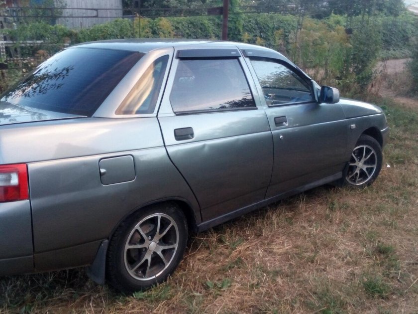 ВАЗ 2110 Богдан мокрый асфальт