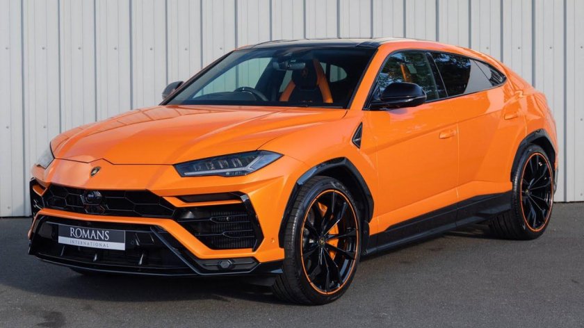 Lamborghini Urus Orange