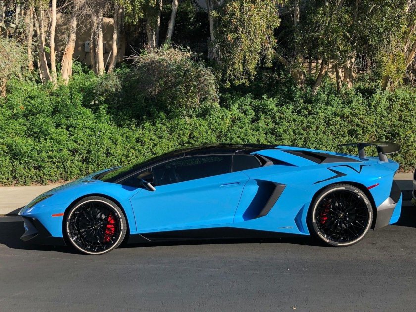 Lamborghini Aventador SV Roadster