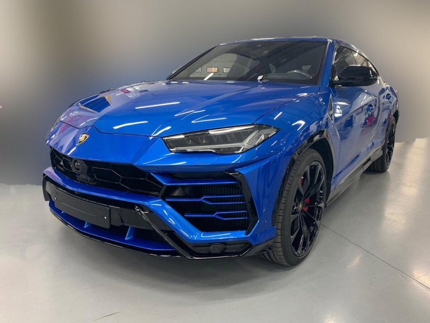 Lamborghini Urus синий