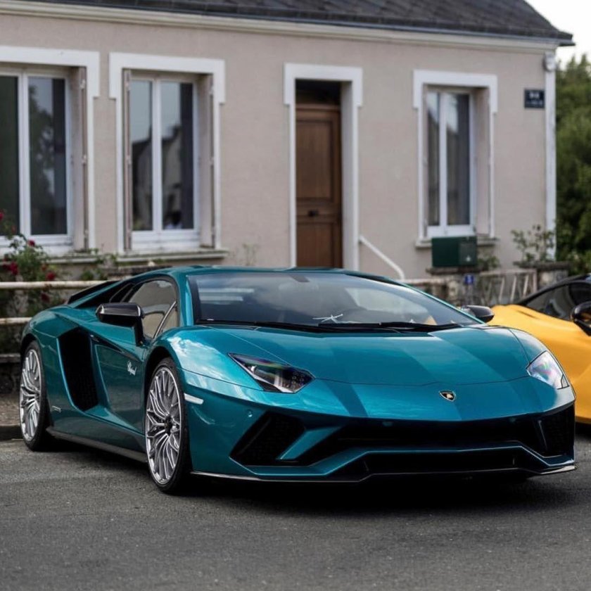 Ламборгини авентадор