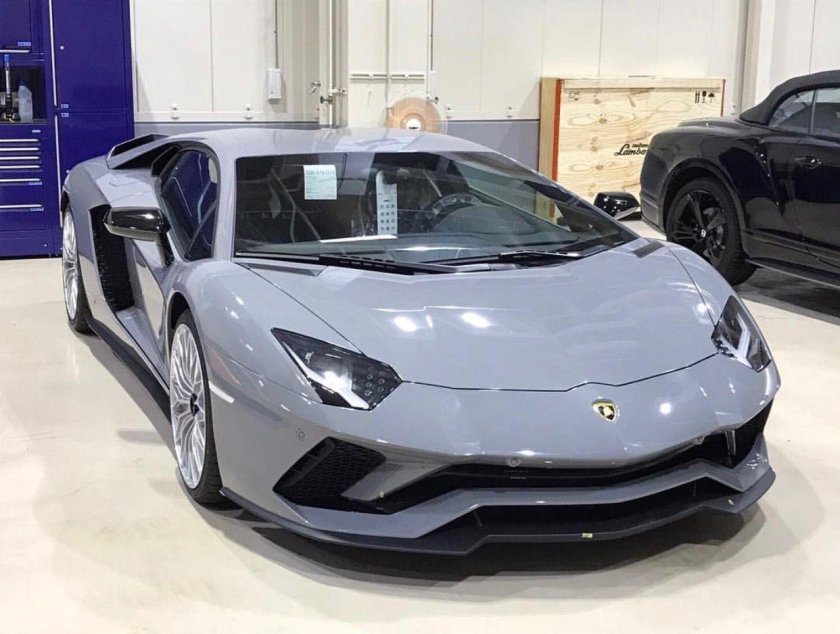 Ламборгини авентадор серый