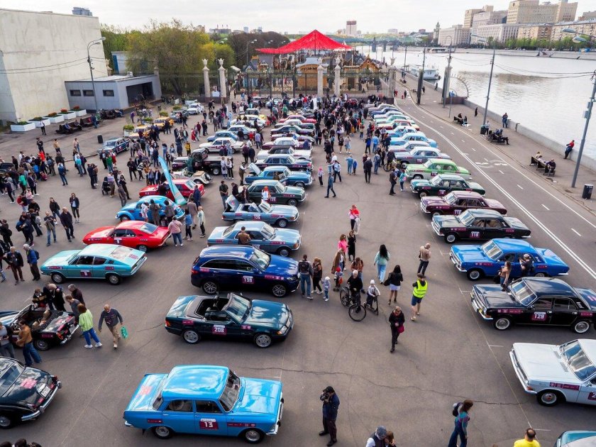 Выставка автомобилей