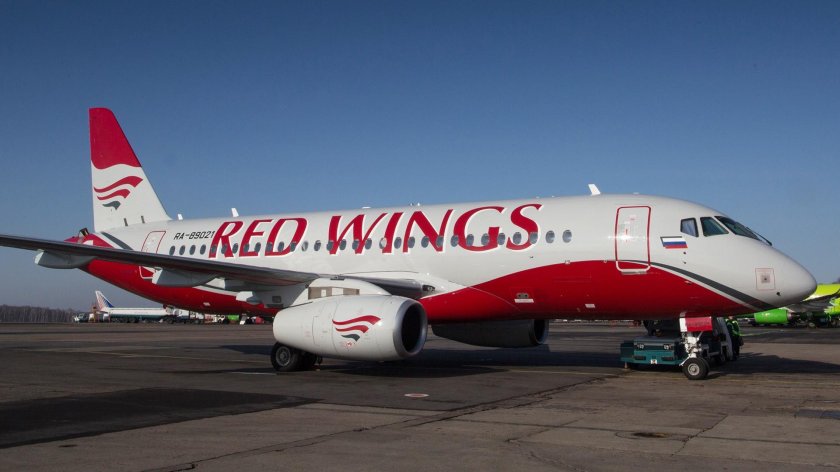 Sukhoi Superjet 100 ред Вингс