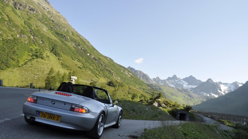 Машина в горах