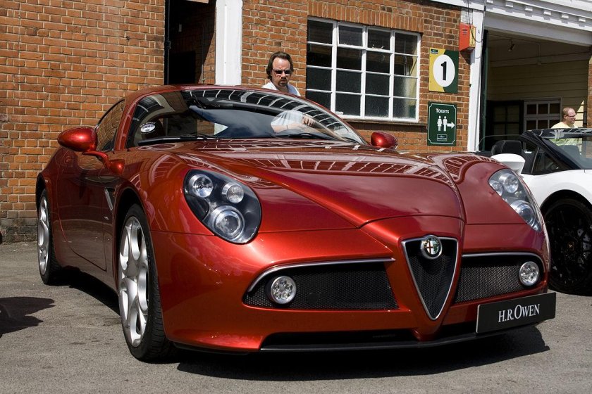 Машина Alfa Romeo 8c Competizione
