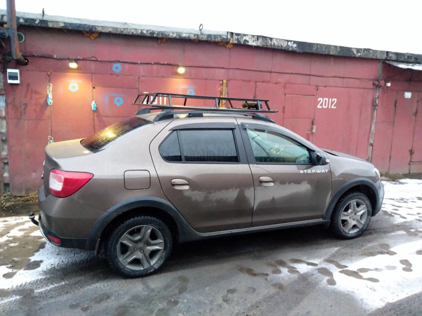Рено Логан 2 с рейлингами