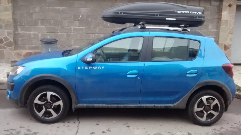 Автобокс на Рено Сандеро степвей 2