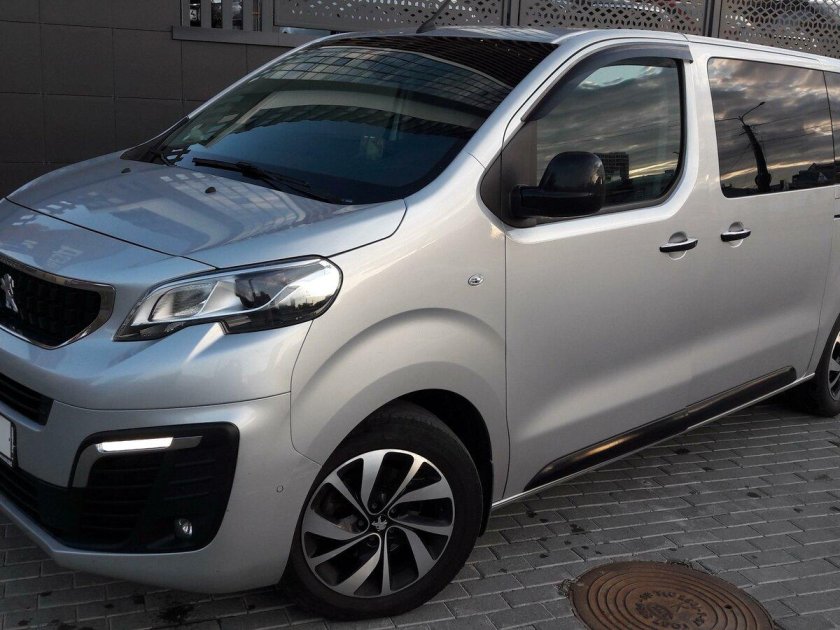 Peugeot traveller 2021 long серебристый