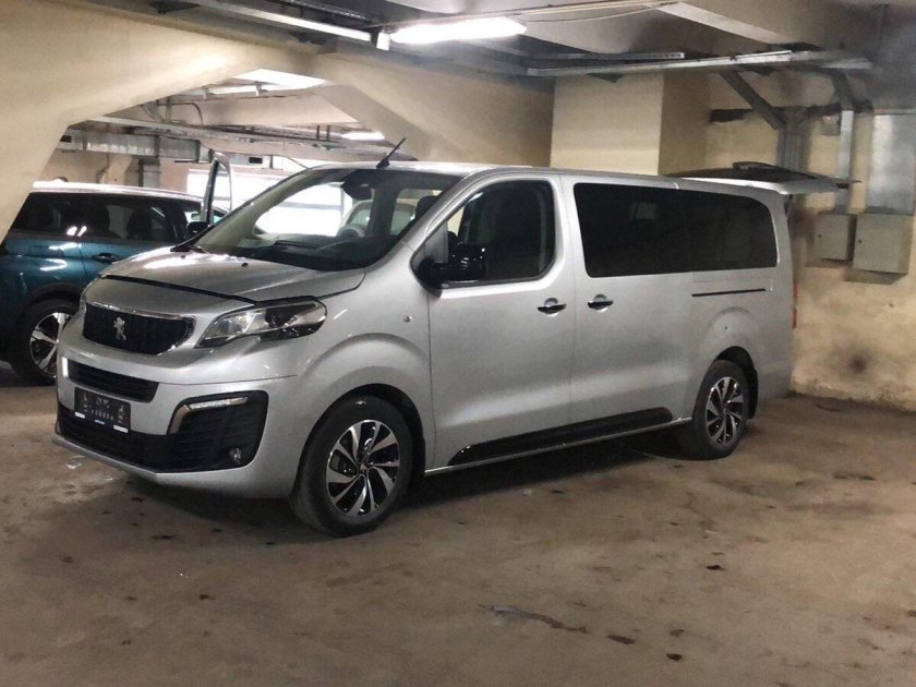 Peugeot traveller 1/43