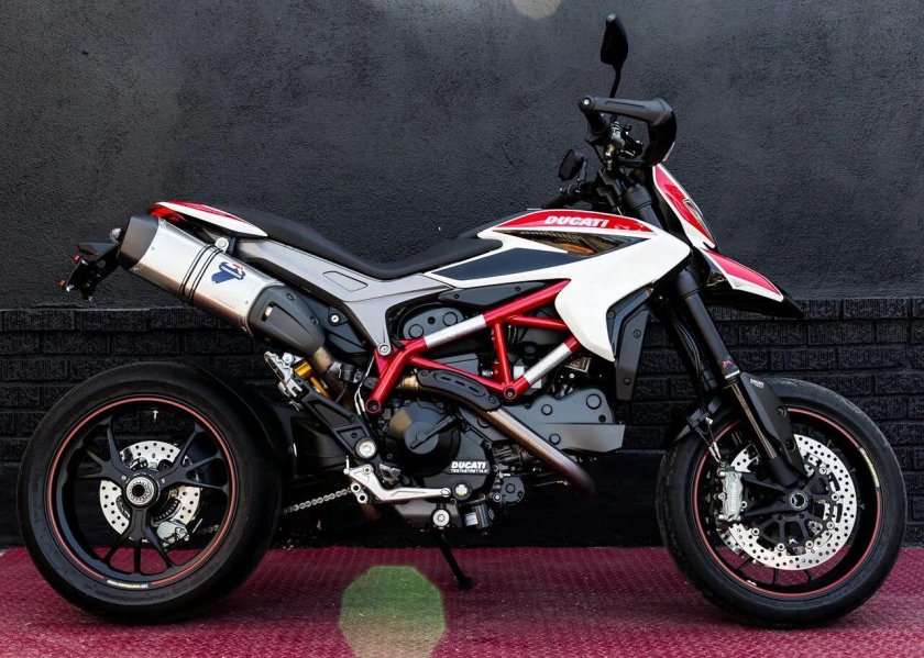Ducati Hypermotard 821