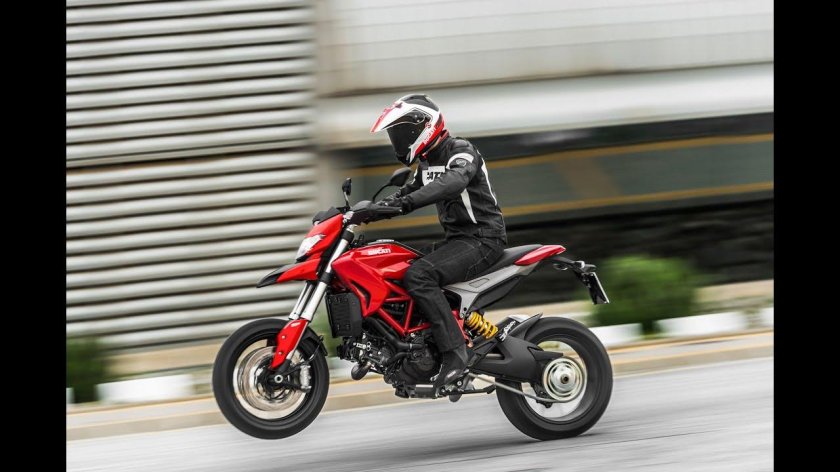 Hypermotard 821