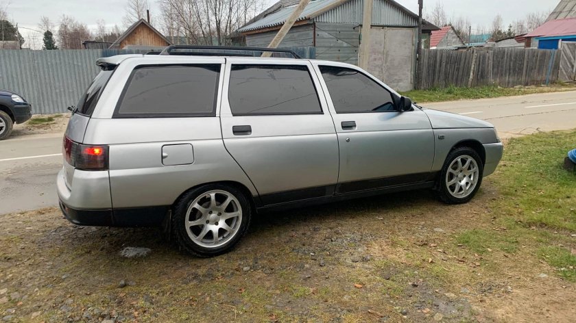 ВАЗ 2111 серебристая