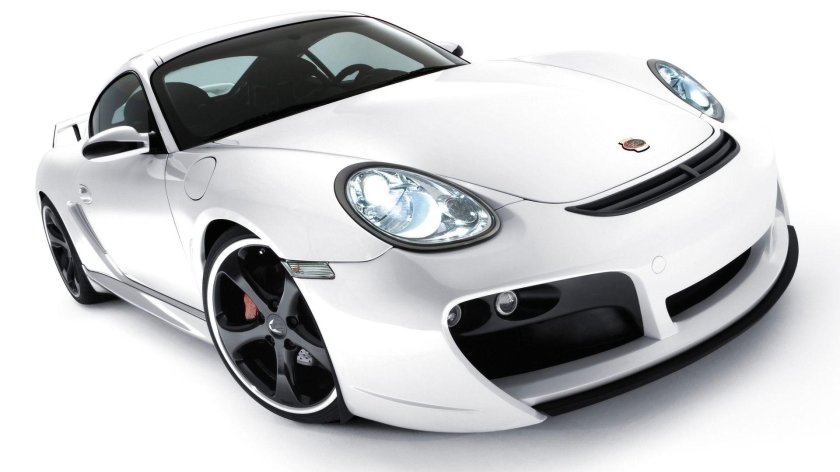 Порше 911 на белом фоне