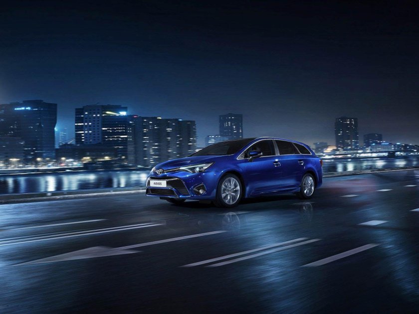 Тойота Авенсис синяя