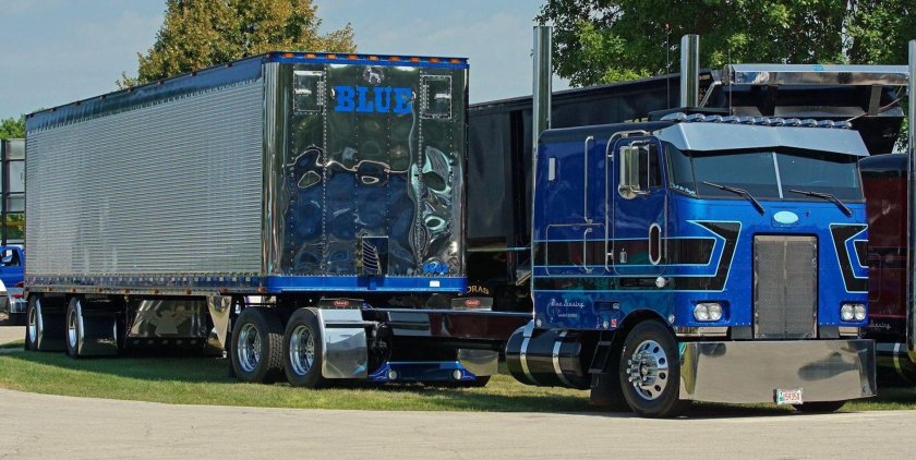 Грузовики Петербилт 362