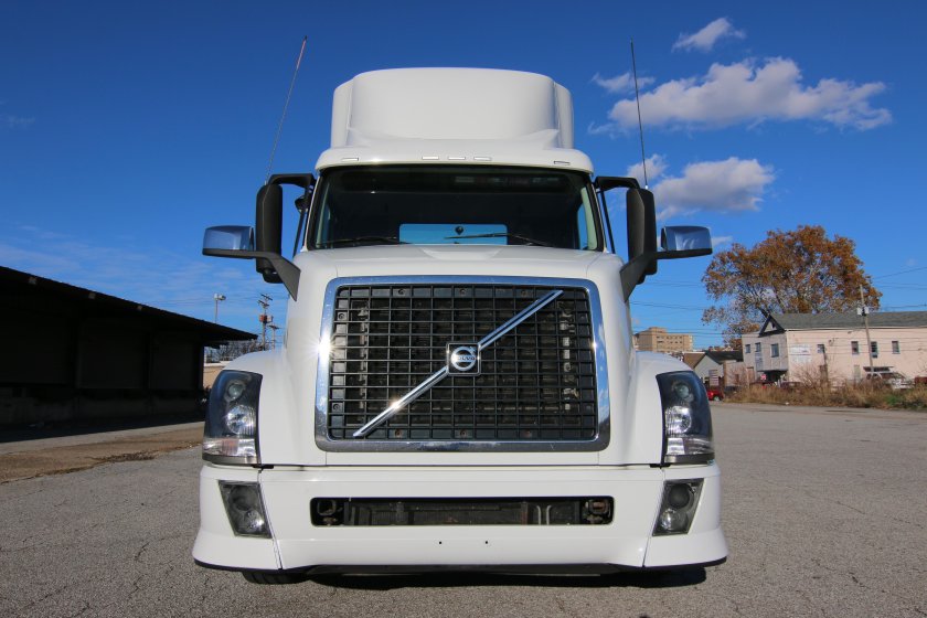 Капот Вольво внл