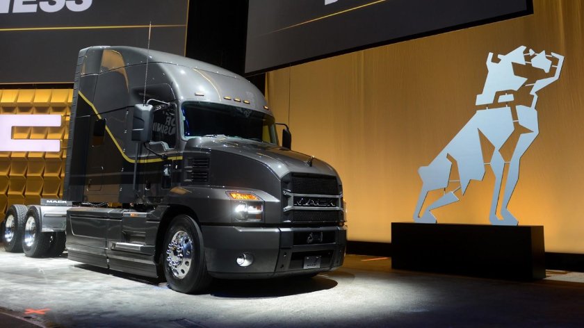 Тягач Mack Anthem