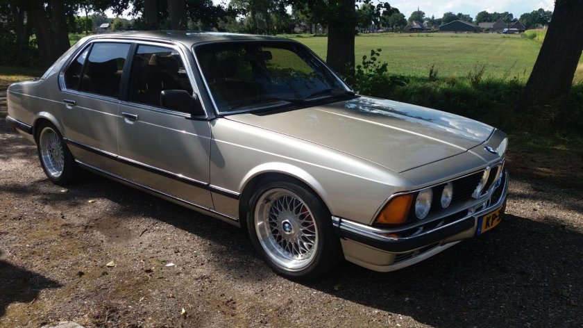BMW e23 745i