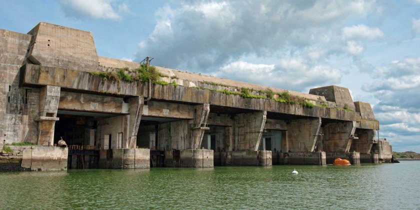 База немецких подводных лодок во Франции Лорьян