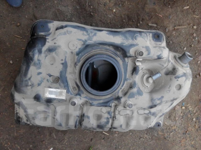 Топливный бак Тойота Витц