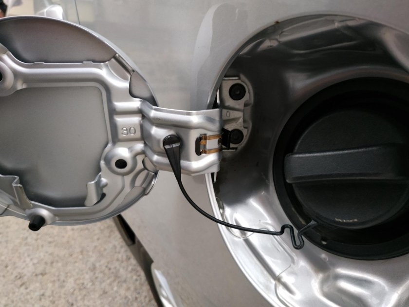 Лючок бензобака рав 4