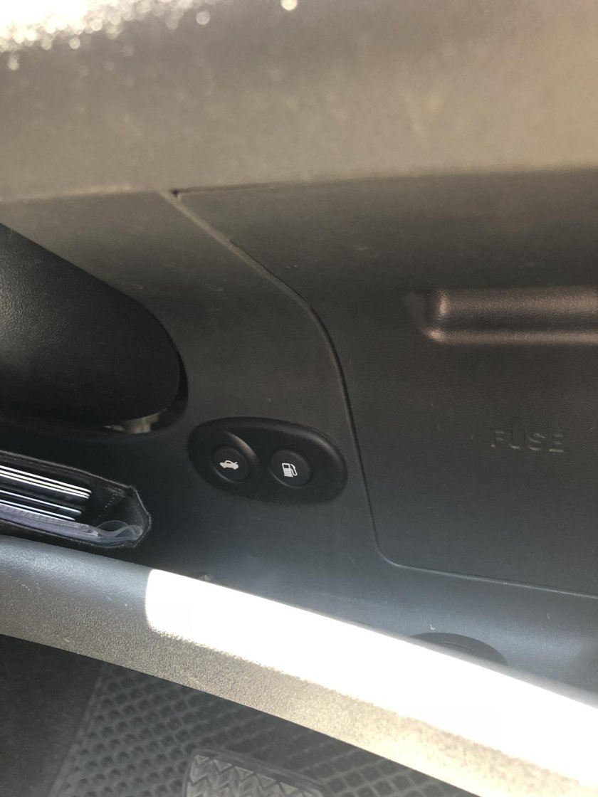 Vitz кнопка бензобака