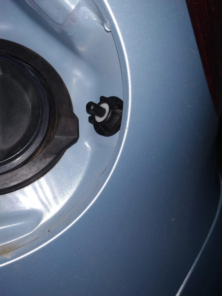 Замок бензобака Toyota Yaris