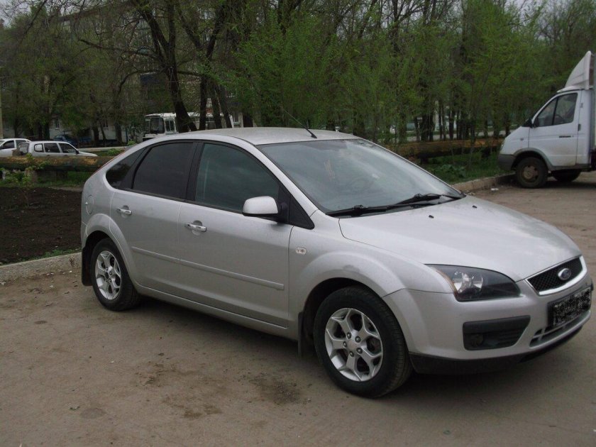Ford Focus 2 хетчбэк серебристый