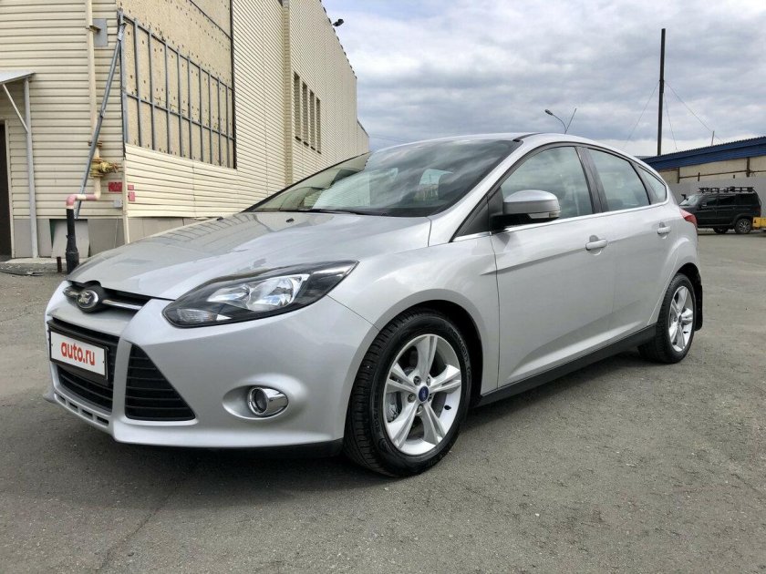 Фокус 3 хэтчбек серебристый