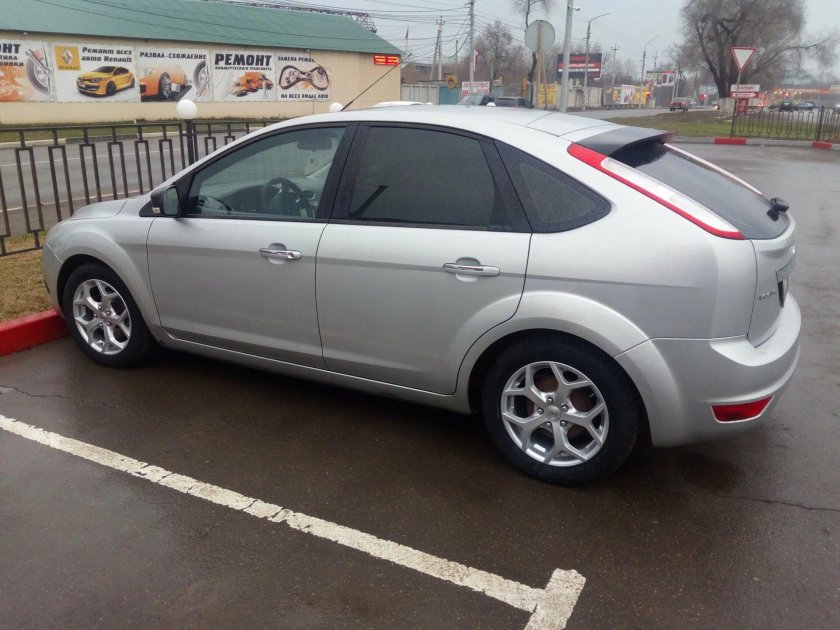 Ford Focus 2 хетчбэк серебристый