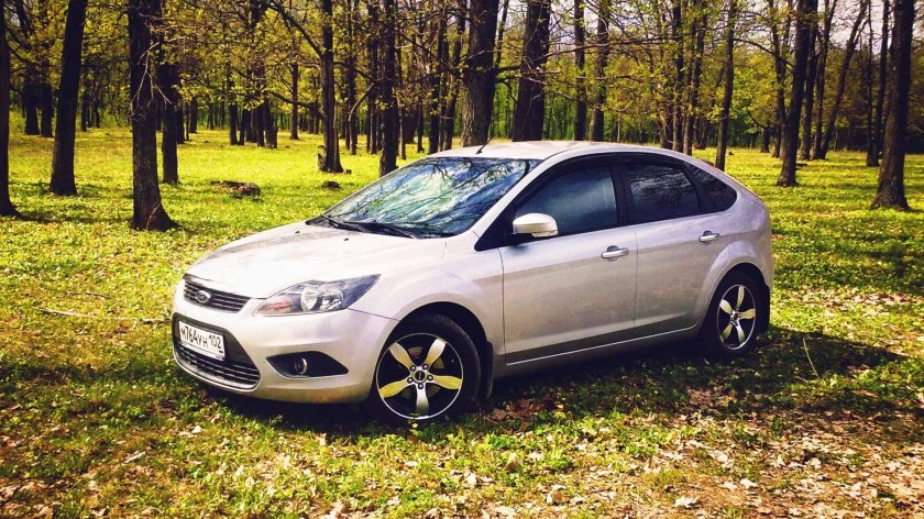 Ford Focus 2 хетчбэк серебристый