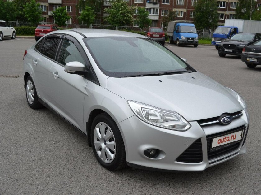 Ford Focus 3 седан серебристый