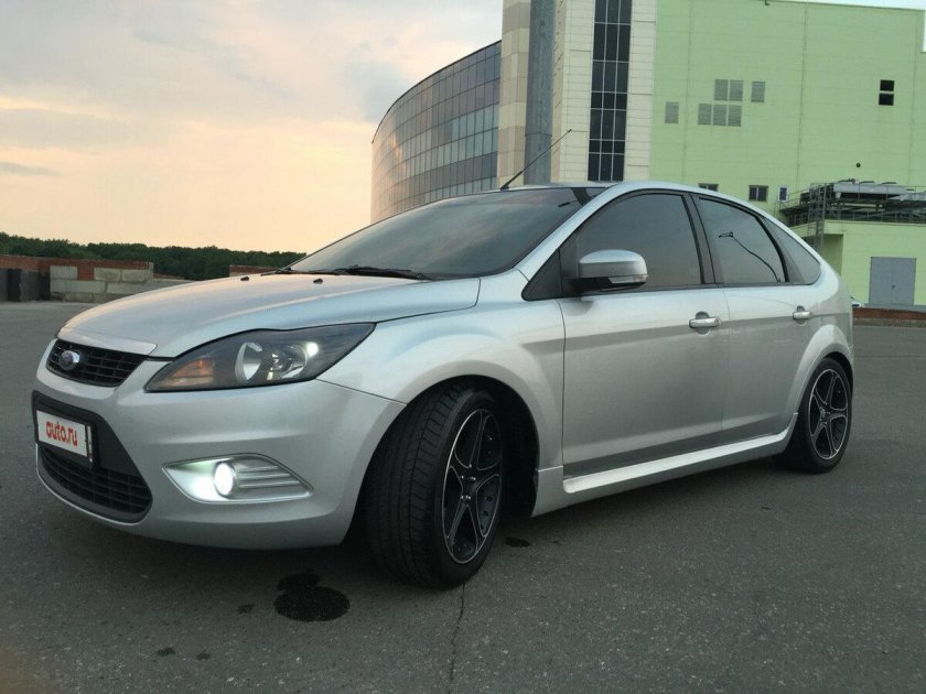 Ford Focus 2 хетчбэк серебристый