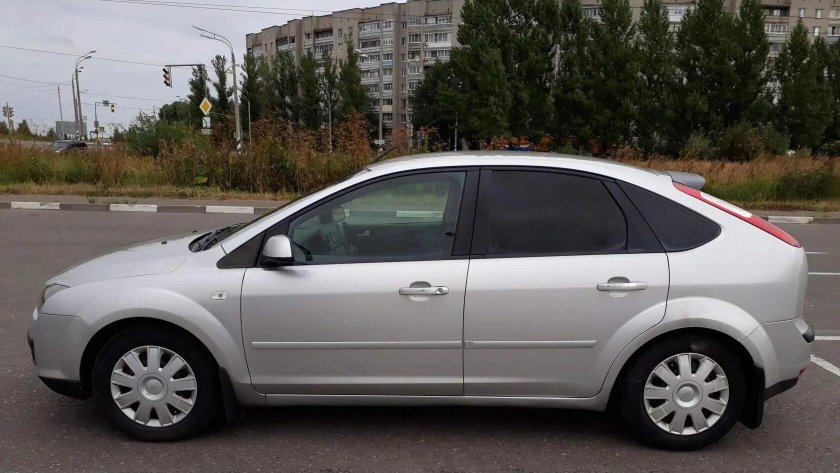 Ford Focus 2 хетчбэк серебристый
